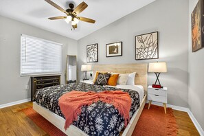4 bedrooms, in-room safe, desk, iron/ironing board