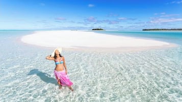 Beach nearby, sun-loungers, beach towels