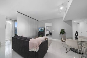 2 slaapkamers, een strijkplank/strijkijzer, reisbedje, gratis wifi