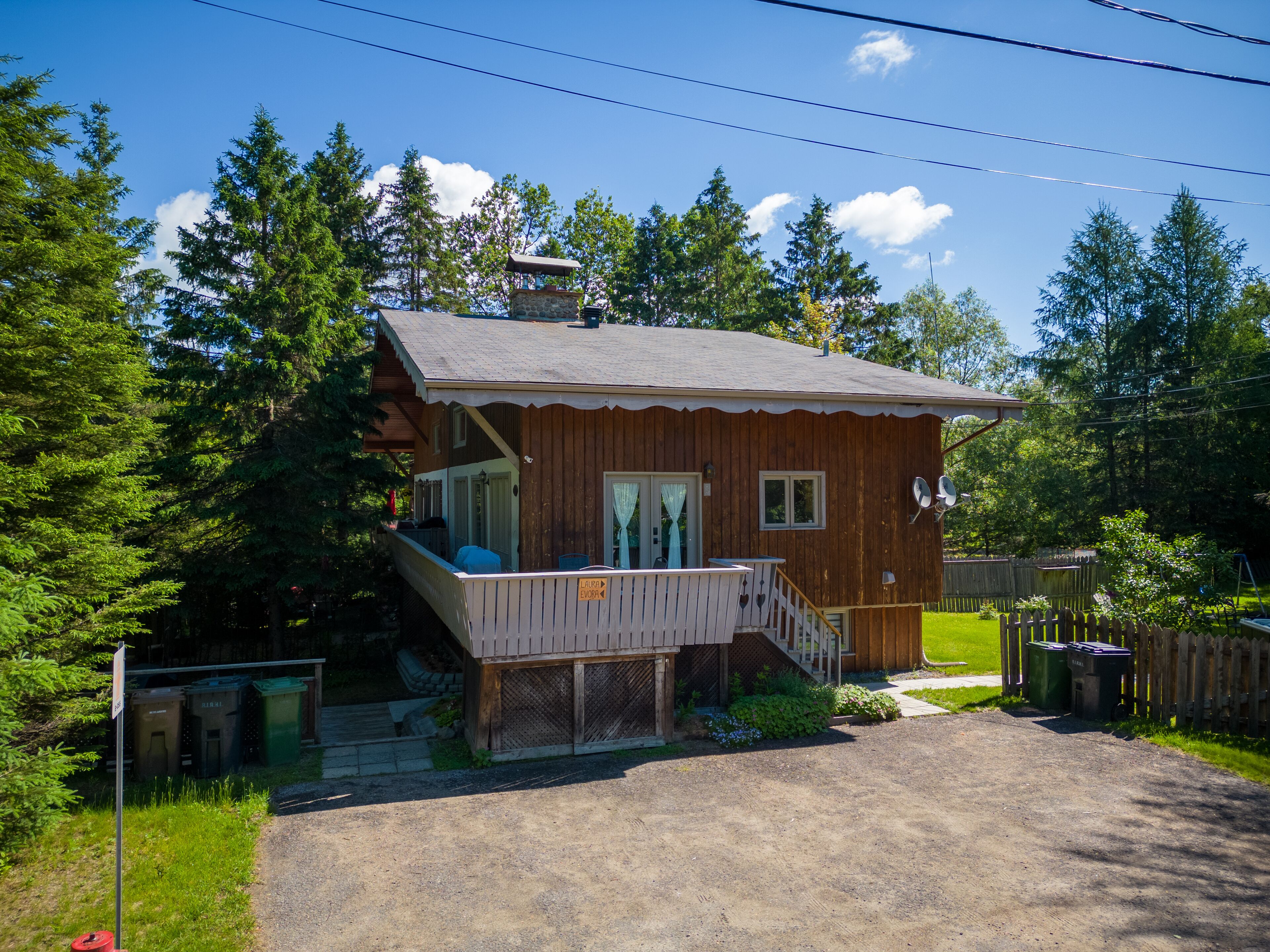 Evora, in the heart of Val-David, Netflix