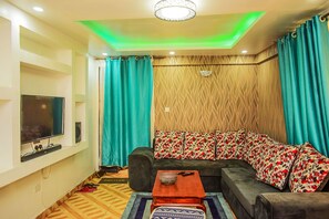 Smart TV - Naka breeze lake and park view (Nakuru)