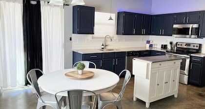 5 mins or less to Sea World! BMT Family Getaway, BBQ & firepit! 3b/2bth