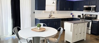 5 mins or less to Sea World! BMT Family Getaway, BBQ & firepit! 3b/2bth