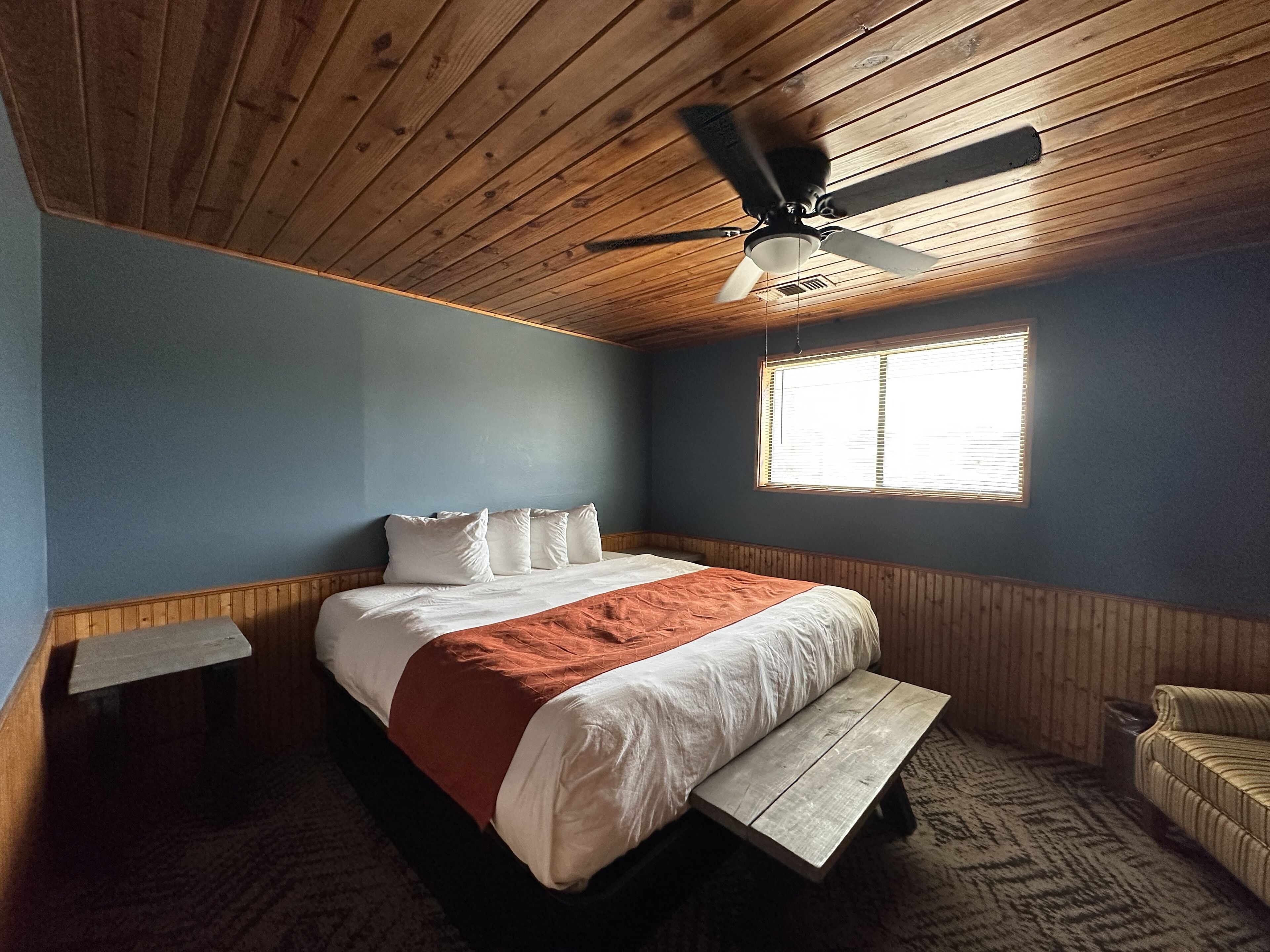 Lodge Suite Upstairs W/ Balcony - 202