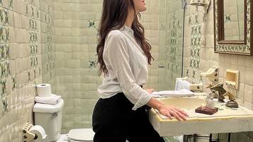 Luxury Room | Bathroom | Rainfall showerhead, free toiletries, bathrobes, towels