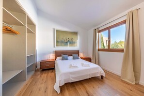 3 bedrooms, in-room safe, iron/ironing board, free WiFi - Villa with sea view, 3 bedrooms, mini pool, internet and bbq. A short distance from Puerto de Pollensa. (Puerto Pollensa)