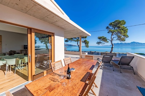 Villa with sea view, 3 bedrooms, mini pool, internet and bbq. A short distance from Puerto de Pollensa.