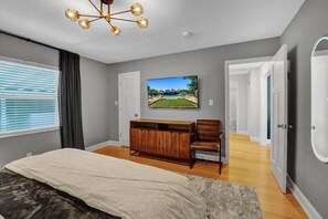 2 bedrooms, in-room safe, desk, iron/ironing board - Heated Salt-Water Pool 2 BR Oasis / Pets OK • 5 min to Fort Lauderdale Beach (Fort Lauderdale)