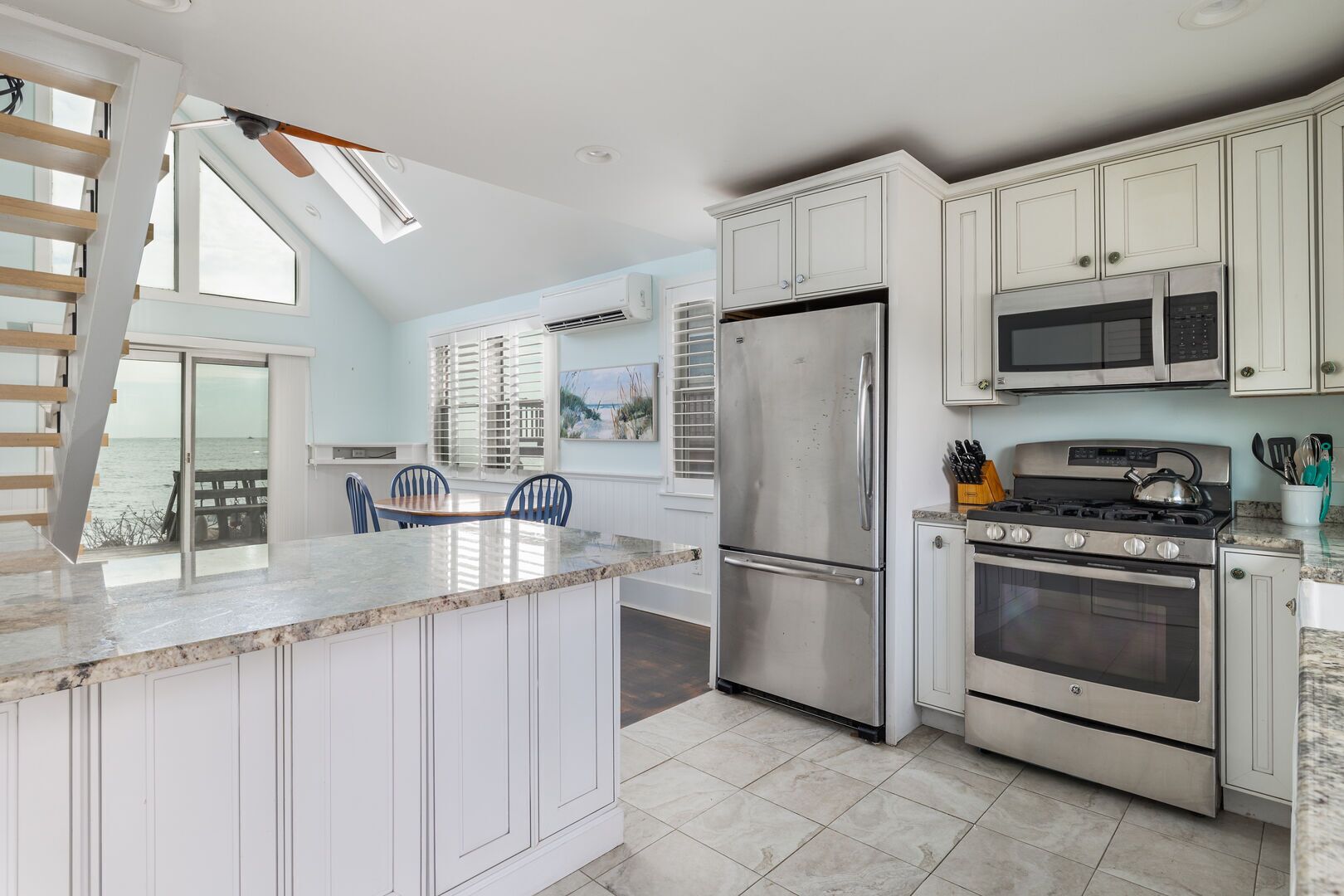 Oceanfront Escape in Point Judith!