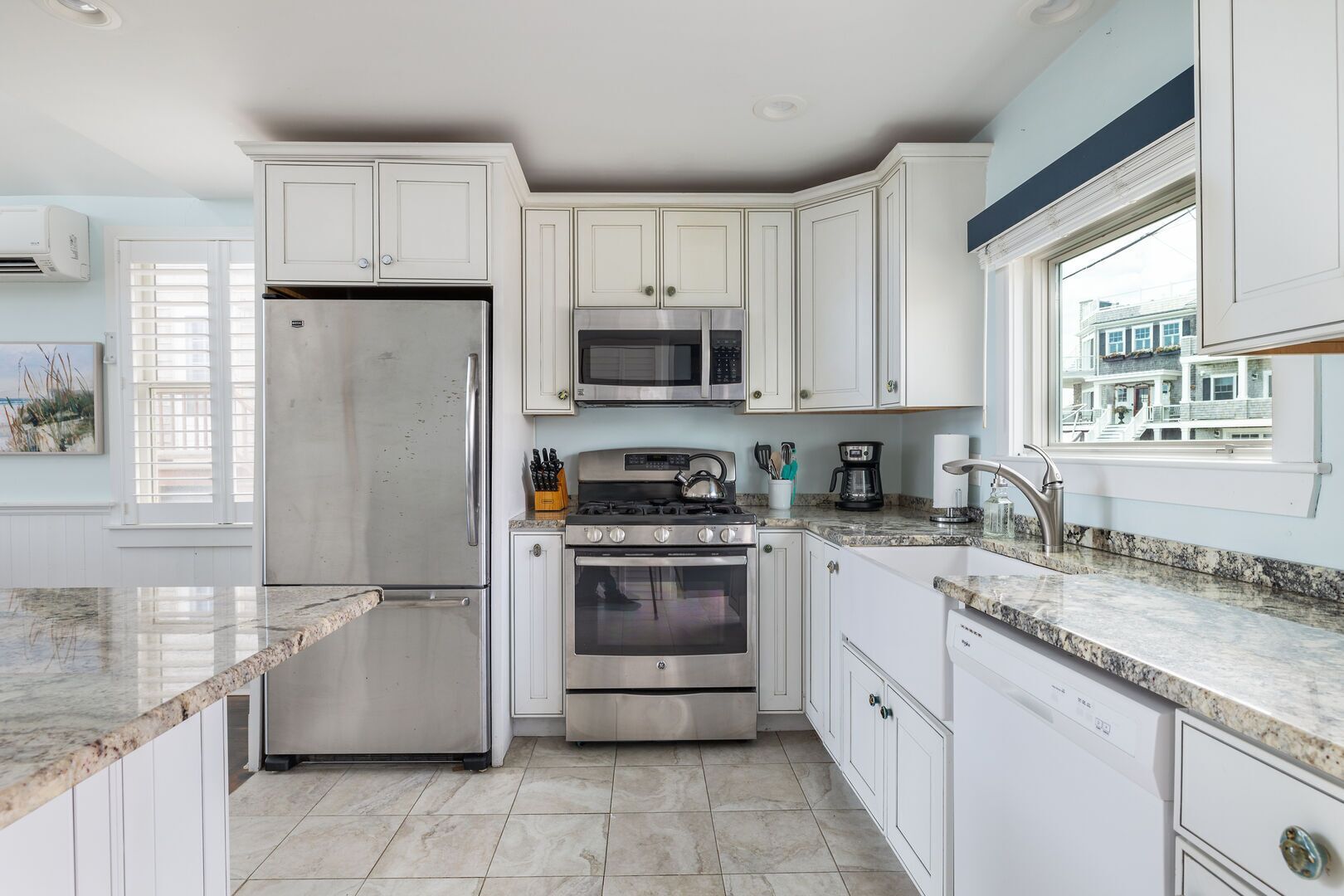 Oceanfront Escape in Point Judith!