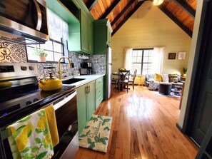 Fridge, microwave, oven, stovetop - Limoncillo - Cabin 2, Cozy Cabin w/Hot Tub & Amazing Views! (Sevierville)