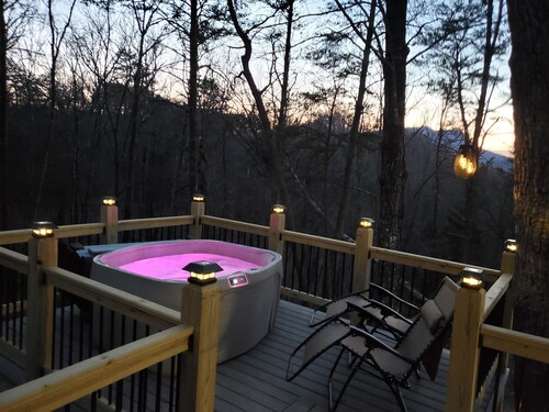 Limoncillo - Cabin 2, Cozy Cabin w/Hot Tub & Amazing Views!