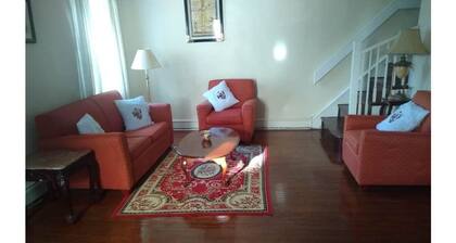 3 Br twin home near train Station and Shopping