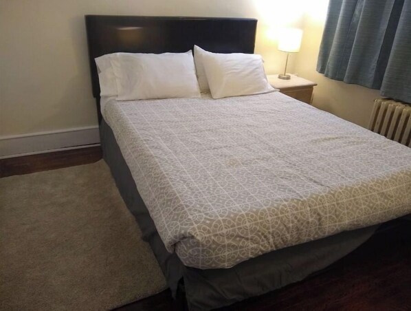 4 Schlafzimmer, Schreibtisch, Verdunkelungsvorhänge