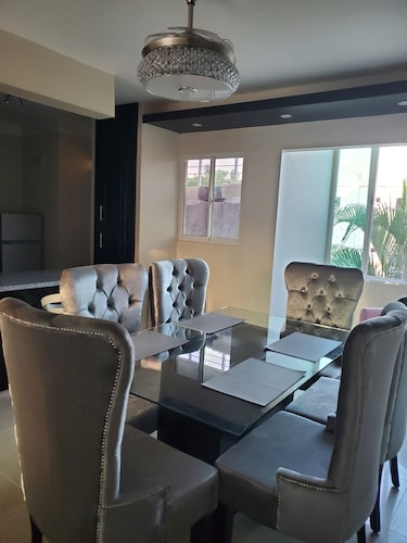 Modern Apartment Downtown SFM/DR