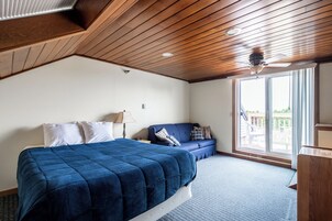 Townhome, 2 Bedrooms, Resort View | Iron/ironing board, free WiFi, bed sheets