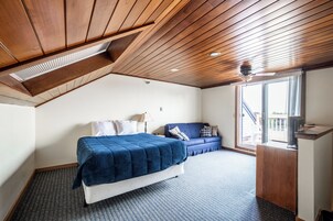 Townhome, 2 Bedrooms, Resort View | Private kitchen