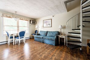 Townhouse, 2 soverom, resort-utsikt | Oppholdsområde | LCD-TV