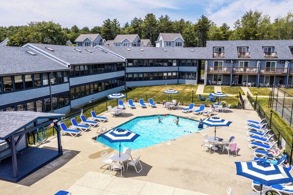 Sesongbasert utendørsbasseng