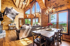 Älytelevisio, takka, DVD-soitin, pöytäjalkapallopöytä