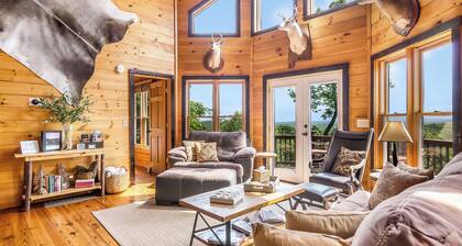 Secluded Blue Ridge Log-Cabin•Long Range Views•Pool Table•Hot Tub•Fire Pit