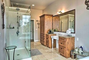 Hair dryer, towels - PRIVATE Table Rock pool / hot tub/ golf  16ppl (Reeds Spring)