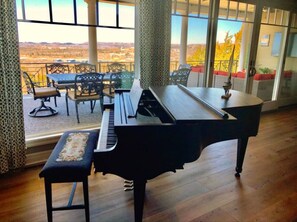 Interior - PRIVATE Table Rock pool / hot tub/ golf  16ppl (Reeds Spring)