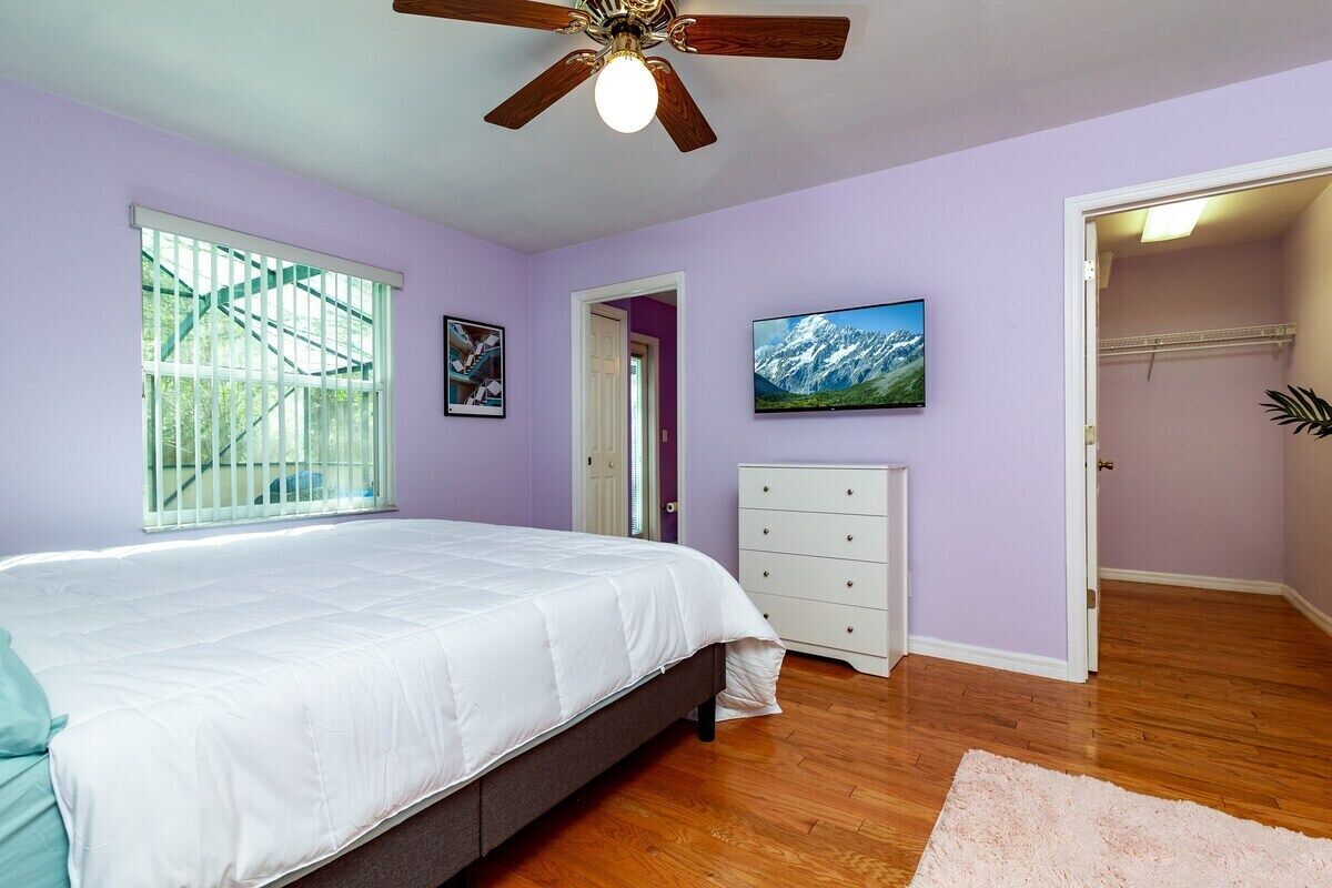 Pool + Hot Tub in SW Gainesville. Always PET FRIENDLY.