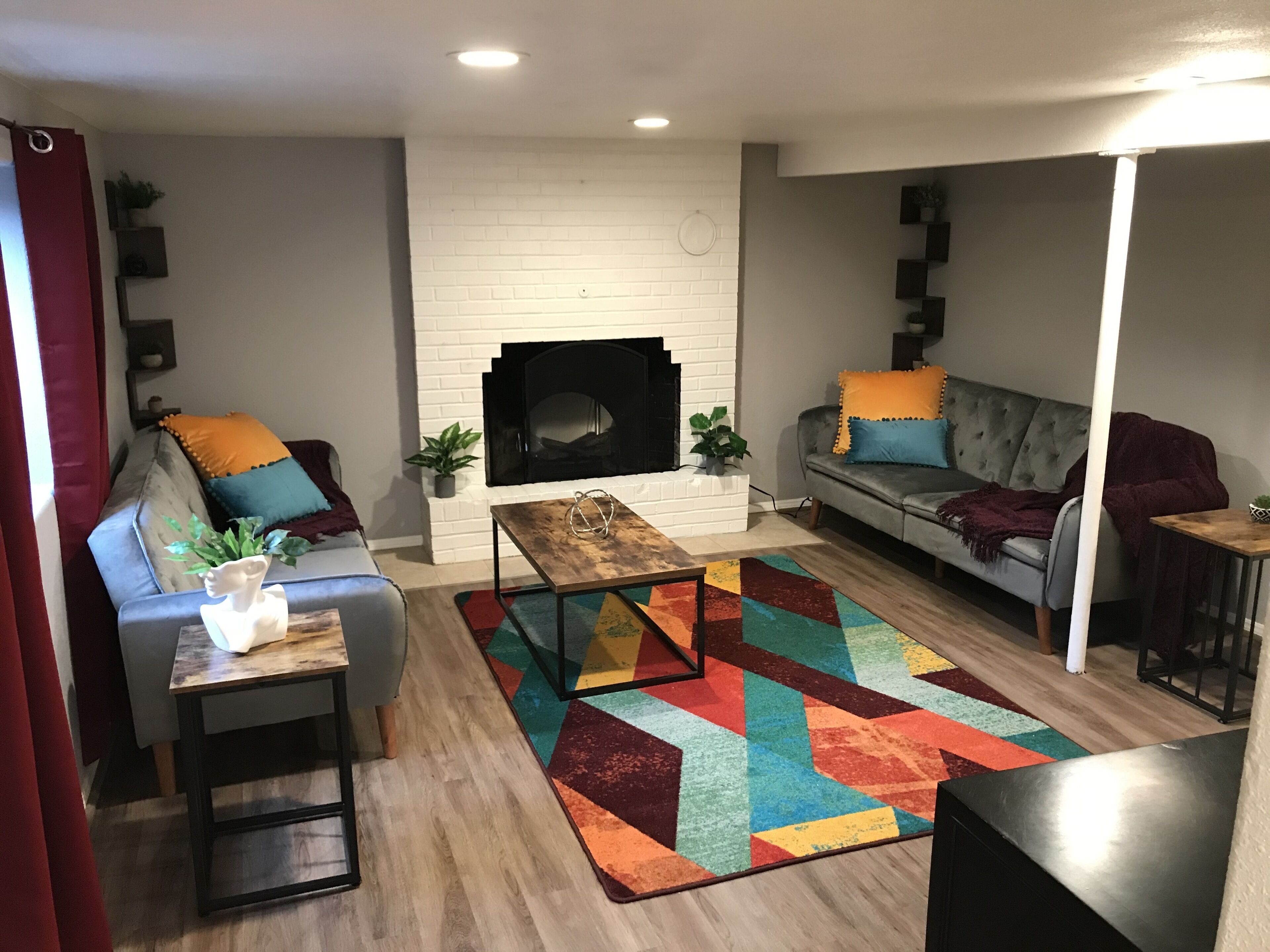 Modern, Fun, Spacious, 2 Bedroom - 2 Bath - 4 minutes from downtown