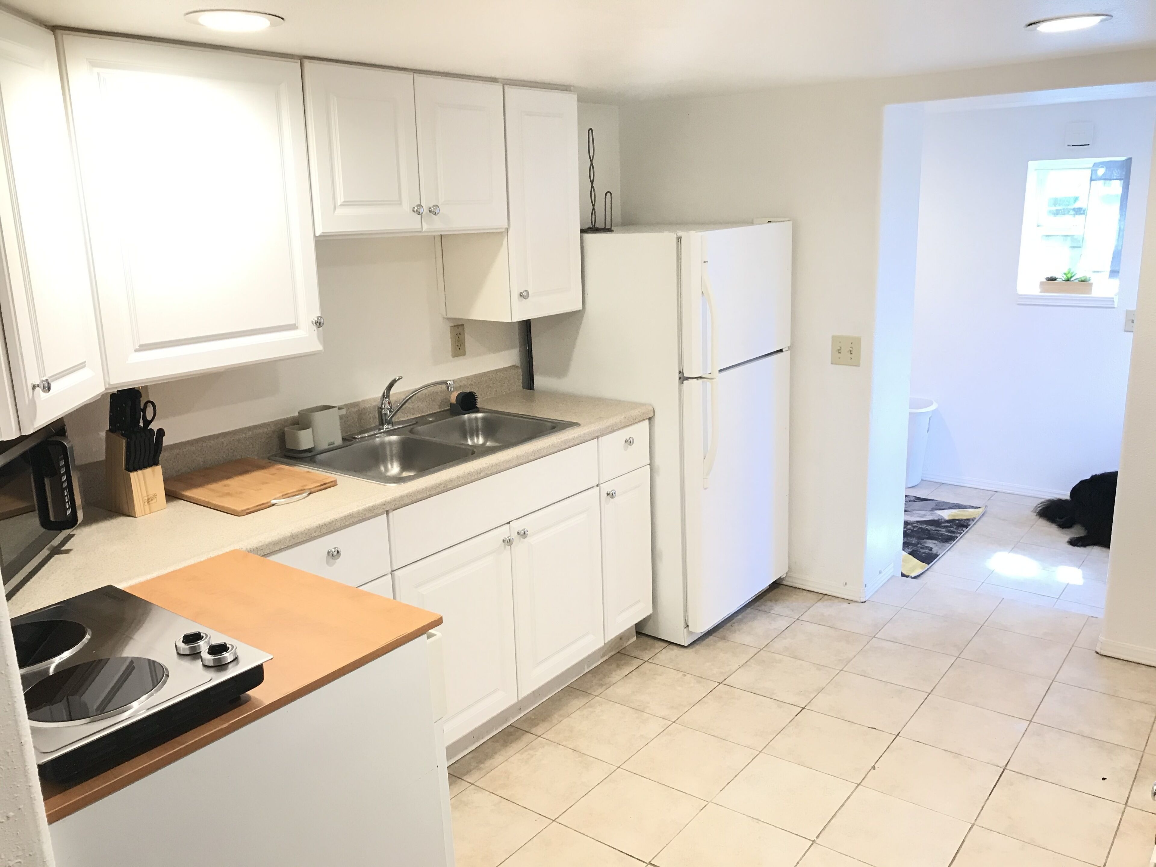 Modern, Fun, Spacious, 2 Bedroom - 2 Bath - 4 minutes from downtown