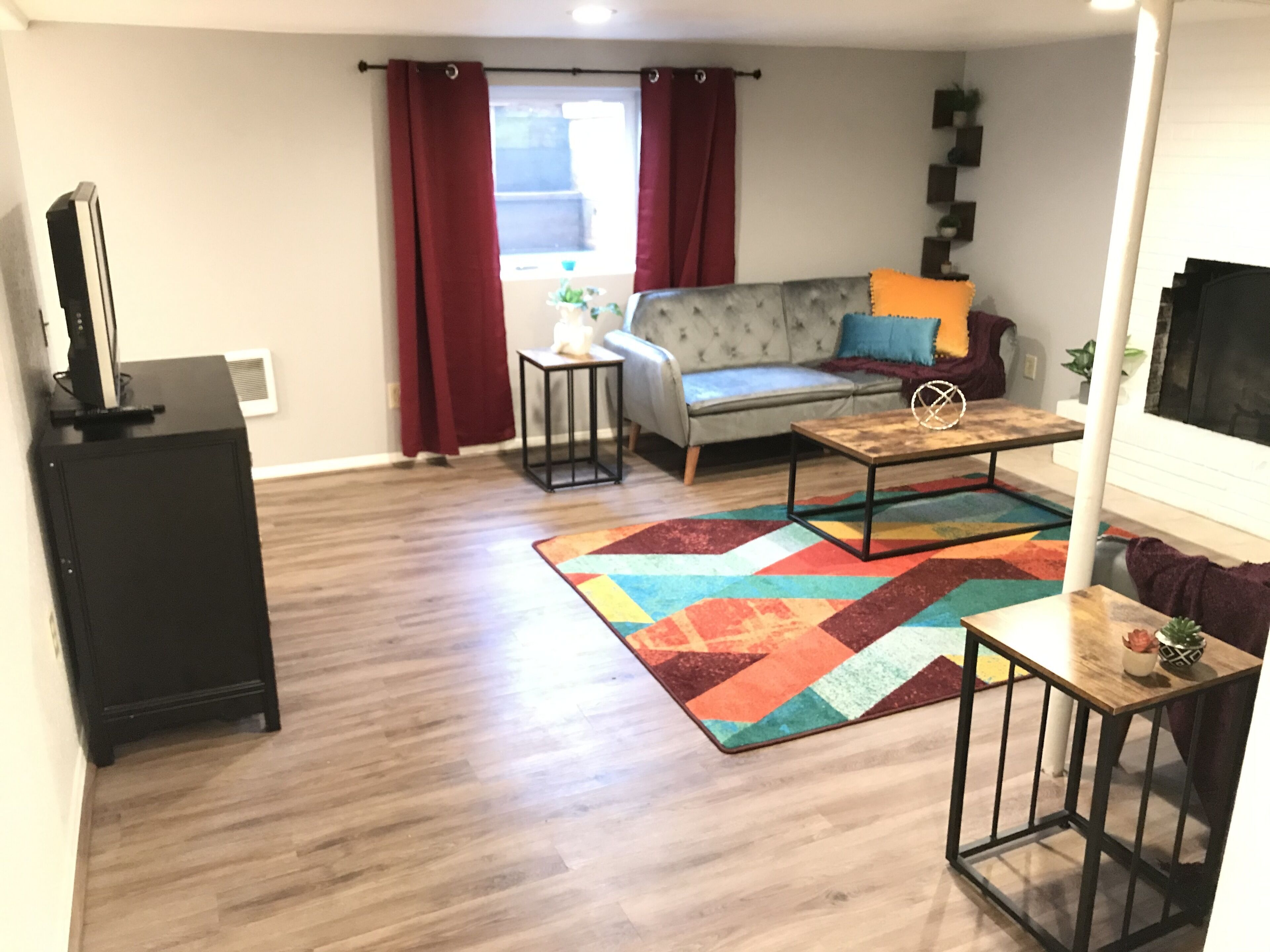 Modern, Fun, Spacious, 2 Bedroom - 2 Bath - 4 minutes from downtown