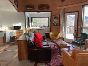 Een smart-tv, een dvd-speler en een filmbibliotheek