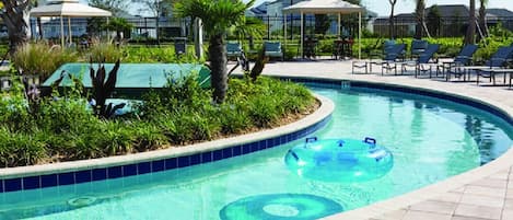 Piscine extérieure, piscine chauffée