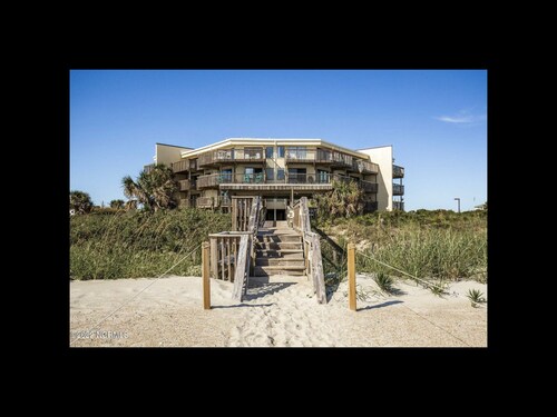 “A Swell Life” 3 Bed/3 Bath, Oceanfront Condo, Unit 1105 Queens Court