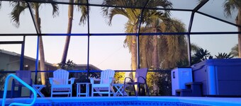 Piscina climatizada, jacuzzi y elevador para botes, capacidad para 9 personas