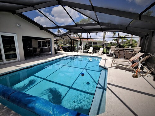 Pool heated-hot tub-boat lift, sleeps 9 Yacht Club, direct gulf/river access
