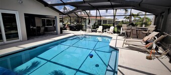 Pool heated-hot tub-boat lift, sleeps 9 Yacht Club, direct gulf/river access