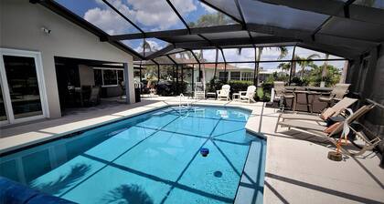 Pool heated-hot tub-boat lift, sleeps 9 Yacht Club, direct gulf/river access