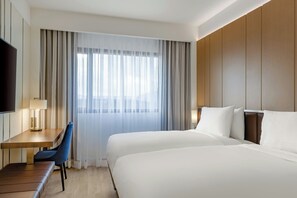 In-room safe, desk, free WiFi, bed sheets - AC Hotel Saint-Julien-en-Genevois (Saint-Julien-en-Genevois)