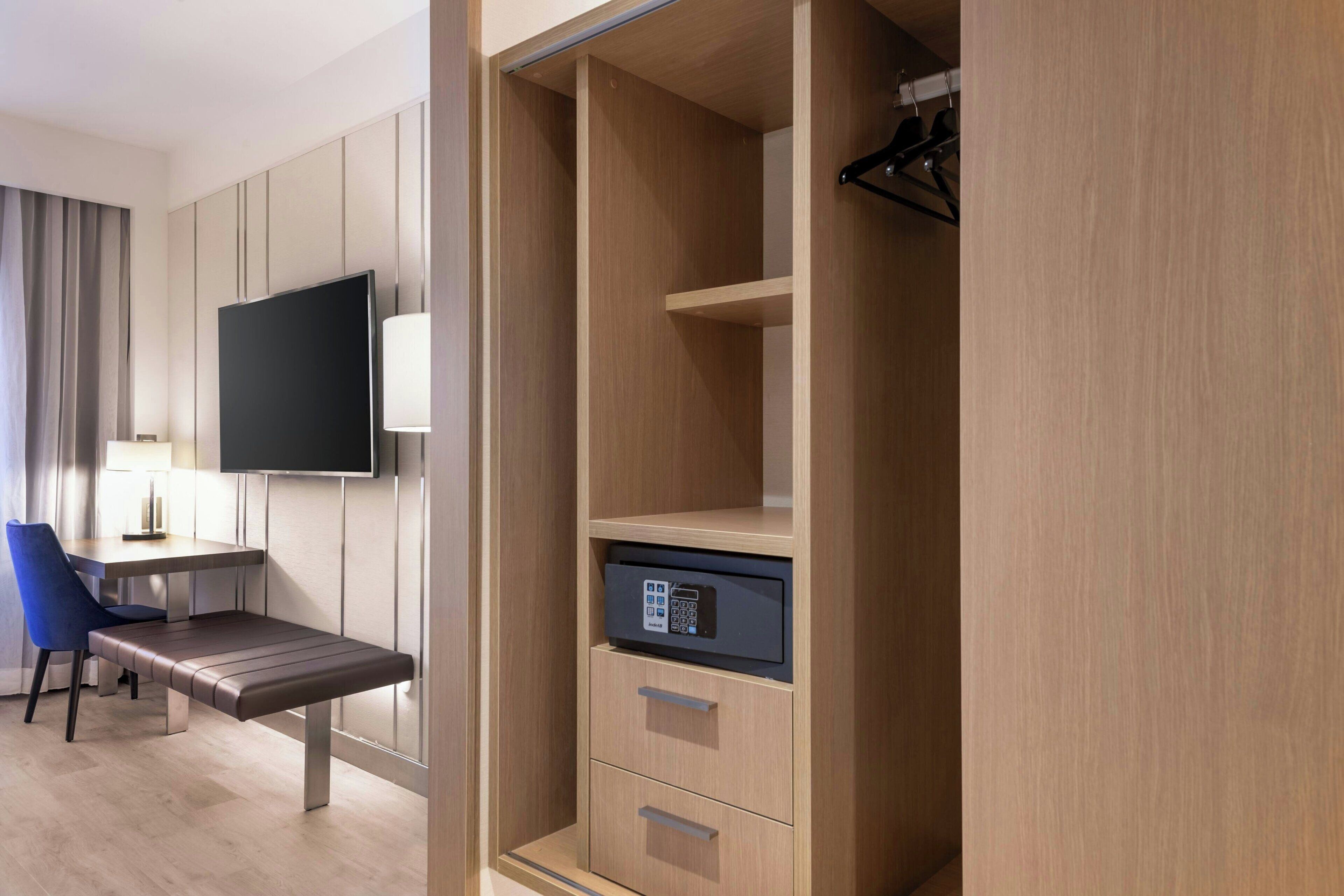 1 bedroom, in-room safe, desk, free wifi