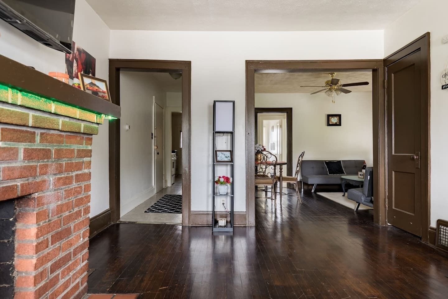 Lovely 2BR Apt,Fireplace, Close to DT,Free Parking