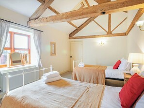 3 bedrooms, free WiFi, bed sheets