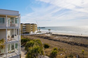 Property grounds - Seacoast 2 - Folly Happy - Ocean Views - 2 Blocks from Center Street (Folly Beach)