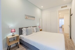 2 habitaciones, tabla de planchar con plancha, cuna de viaje y wifi