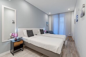 2 habitaciones, tabla de planchar con plancha, cuna de viaje y wifi 