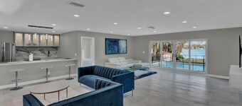 Universal Studios LAKE HOUSE RETREAT with 5 bedrooms and a private pool.