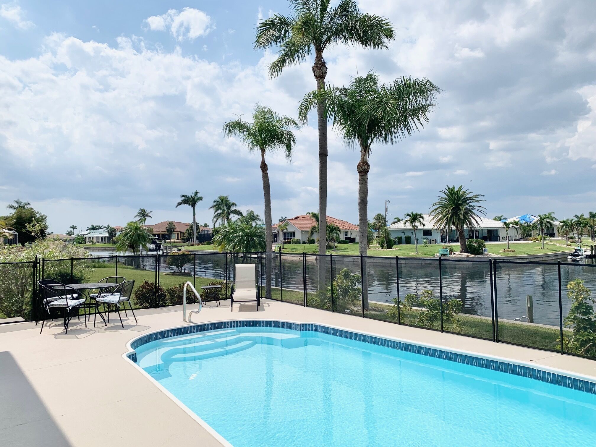 Welcome To " Sweet Retreat " With Boat Dock, Pool, 1 1/2 Mile To Downtown, NICE!