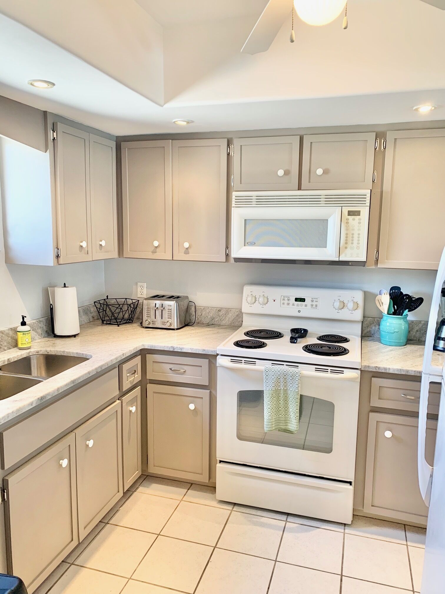 Welcome To " Sweet Retreat " With Boat Dock, Pool, 1 1/2 Mile To Downtown, NICE!