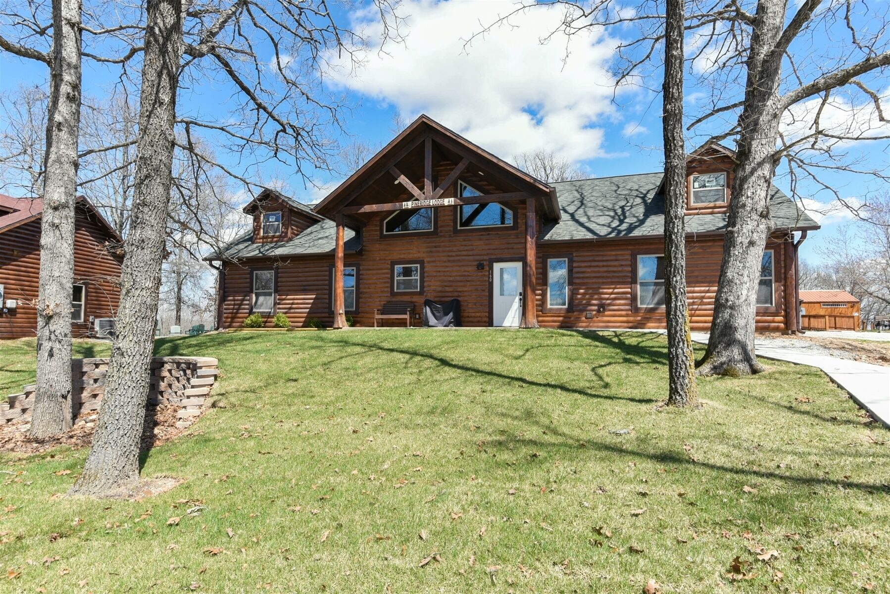 Pineridge Lodge - Premium Cabin