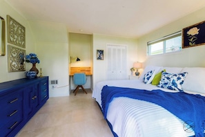4 bedrooms, desk, iron/ironing board, travel cot